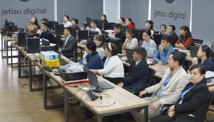 Учителя Жетісу повышают квалификацию по робототехнике и цифровым технологиям