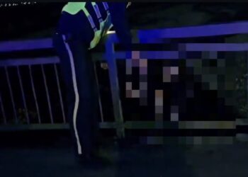 Полицейские спасли подростка на мосту