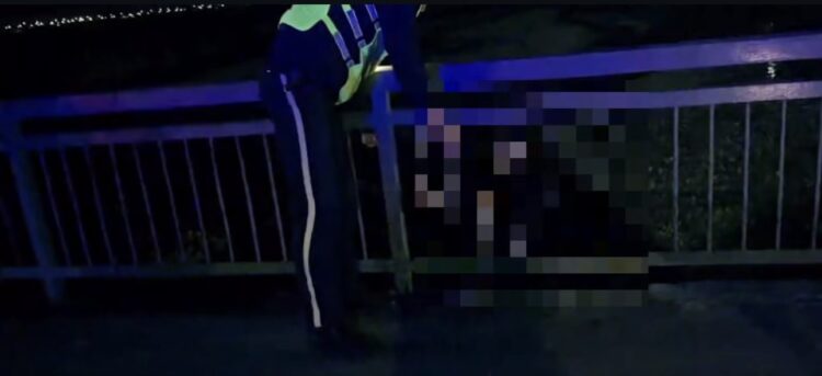 Полицейские спасли подростка на мосту