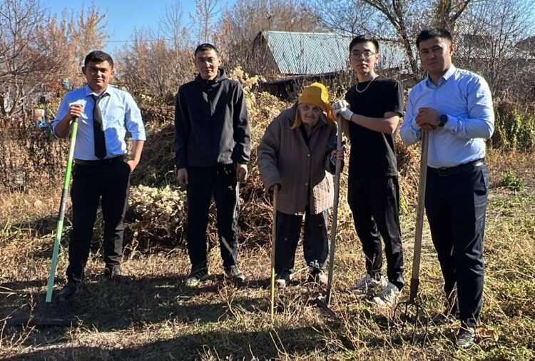 В Талдыкоргане помогли одиноким пенсионерам