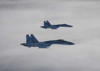 Самолет Президента Казахстана сопровождали истребители  