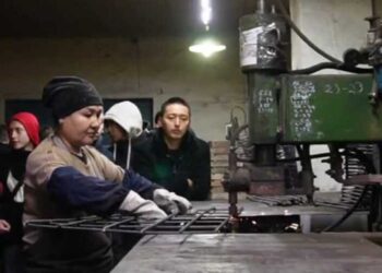 Студентам организовали познавательную экскурсию на завод в Талдыкоргане