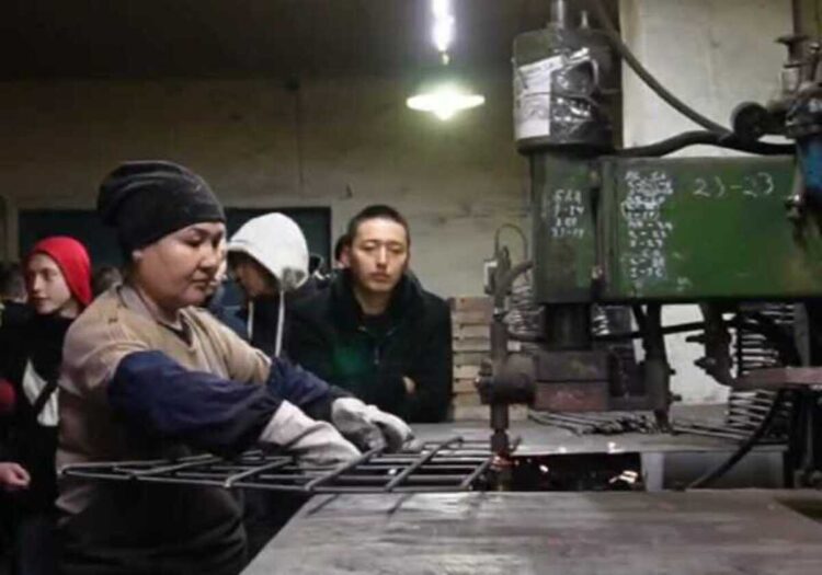 Студентам организовали познавательную экскурсию на завод в Талдыкоргане