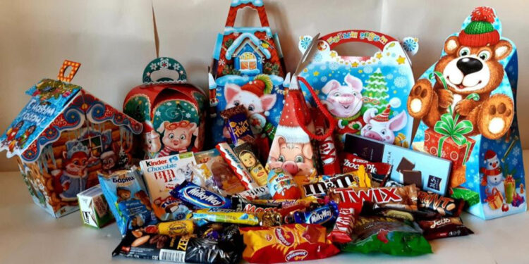 Как подобрать праздничный кулек со сладостями к Новому году