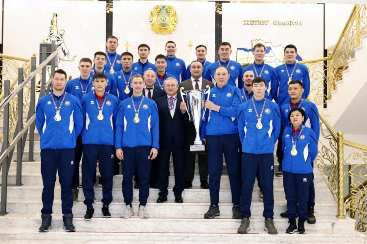 Аким области встретился с игроками и тренерами волейбольного клуба «Жетысу»
