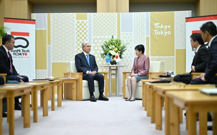 Президент Казахстана встретился с губернатором Токио Юрико Коикэ 