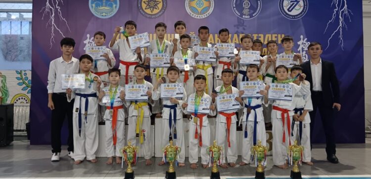 В Талдыкоргане юным спортсменам закаляют характер через киокушинкай каратэ