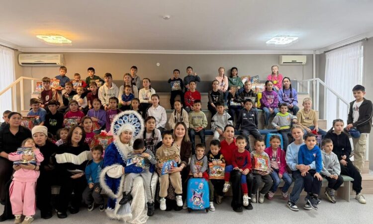 Свыше 250 детям с инвалидностью устроили новогодний праздник в Жетісу