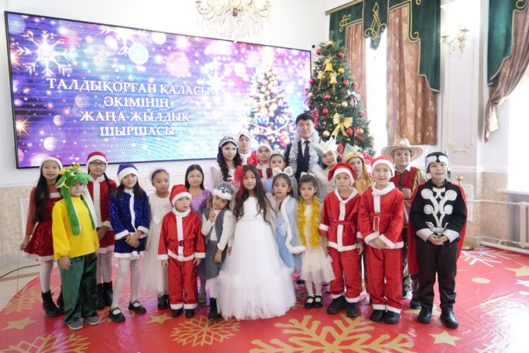 Более тысячи талдыкорганских детей стали участниками масштабной новогодней елки