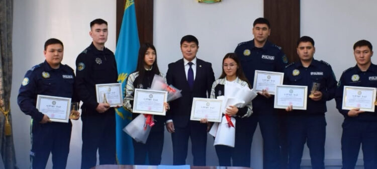 В Талдыкоргане наградили полицейских-героев и призёров мирового чемпионата по киокушинкай-кан каратэ