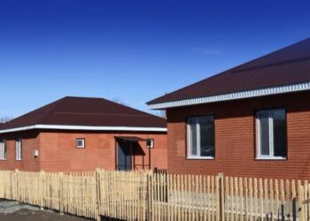 65 новых домов строят для очередников в Сарканском районе