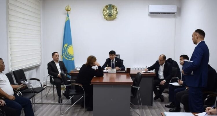 Аким Талдыкоргана провел личный прием граждан