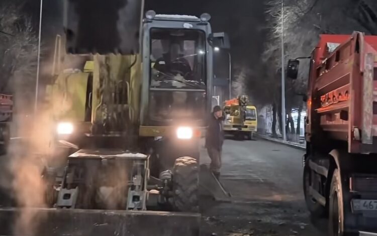 В центре Талдыкоргана произошла утечка воды