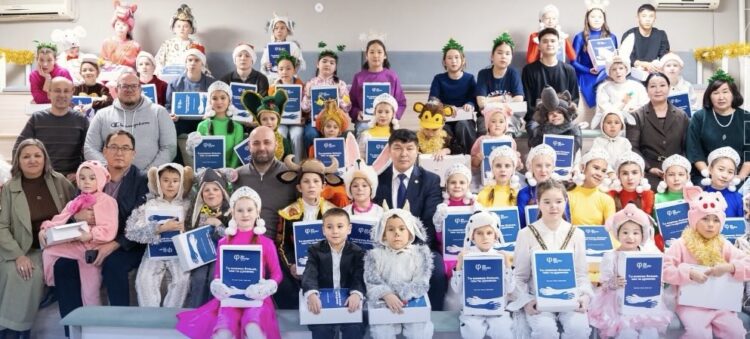 Аким Талдыкоргана поздравил воспитанников «Айналайын» с наступающим Новым годом