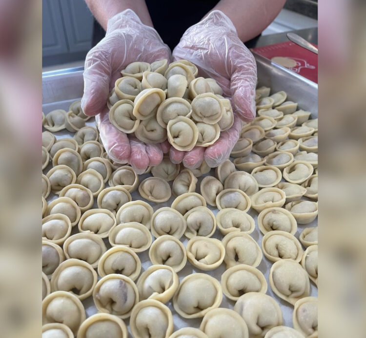 Предпринимательница из Жетісу превратила любовь к домашней кухне в успешный бизнес