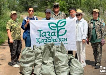 Премьер-министр поручил усилить работу с молодежью 