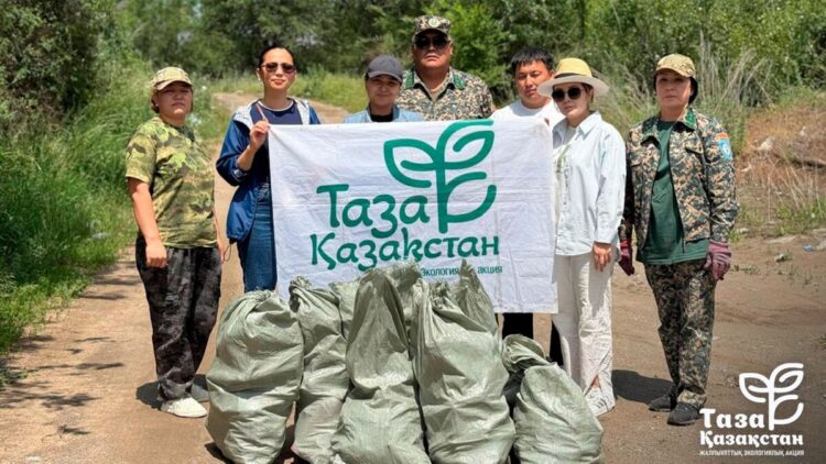 Премьер-министр поручил усилить работу с молодежью 