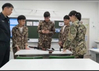 Пограничники встретились со школьниками в Панфиловском районе