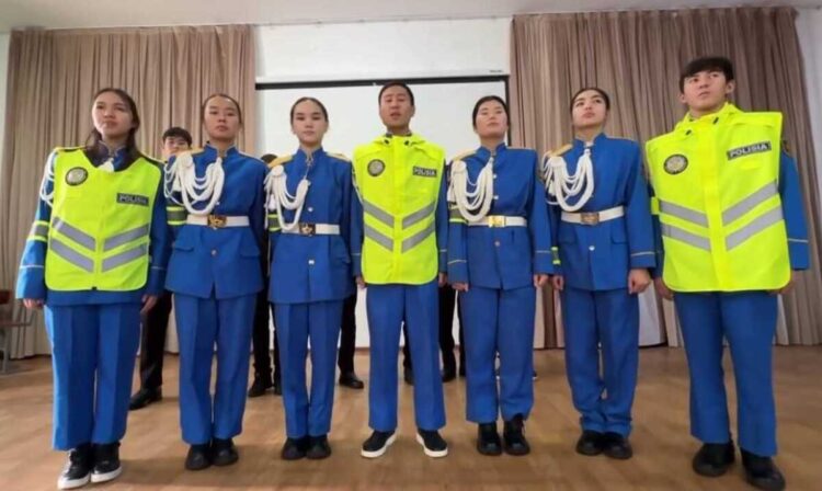 Молодежь Жетiсу призвала водителей к осторожности на зимних дорогах