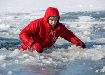 Как вести себя человеку, оказавшемуся на тонком льду