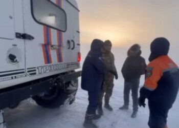 Снежный плен на трассе «Ушарал – Достык»: спасатели эвакуировали 15 человек