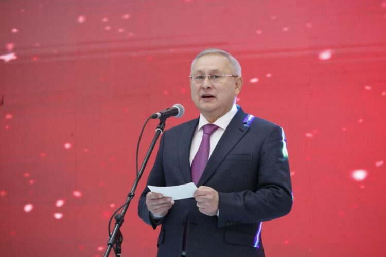 Пусть Новый год в каждый дом принесет счастье и благополучие — Исабаев