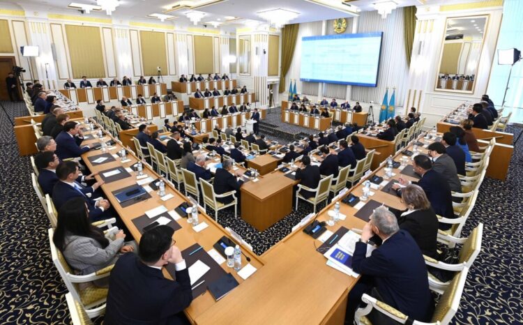 В Астане проходит второе заседание Конституционной комиссии