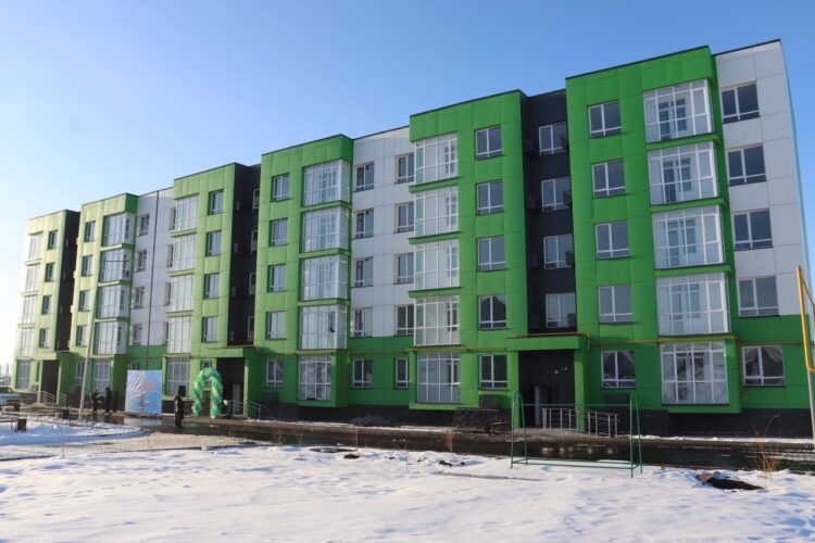 Новый дом — новые надежды: в Сарыозеке заселяют 60-квартирную пятиэтажку