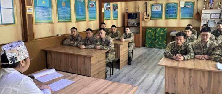 С жетысускими пограничниками проведена профилактическая беседа