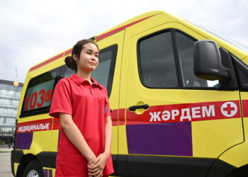 С 2026 года в Казахстане повысят зарплату медикам скорой помощи и инфекционных служб