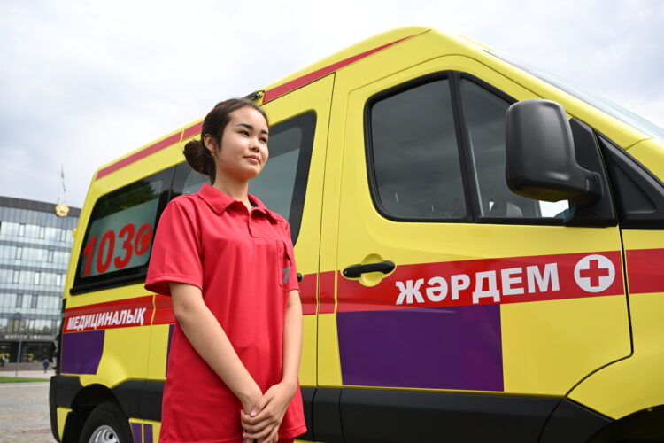 С 2026 года в Казахстане повысят зарплату медикам скорой помощи и инфекционных служб