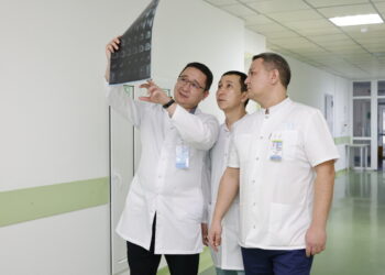 Трансплантолог с мировым опытом вернулся помогать землякам в Жетісу