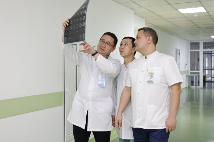 Трансплантолог с мировым опытом вернулся помогать землякам в Жетісу