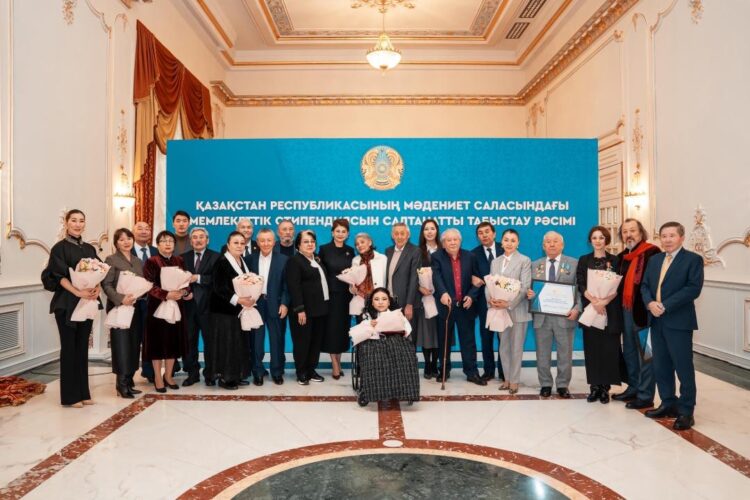 Государственные стипендии  вручили деятелям культуры