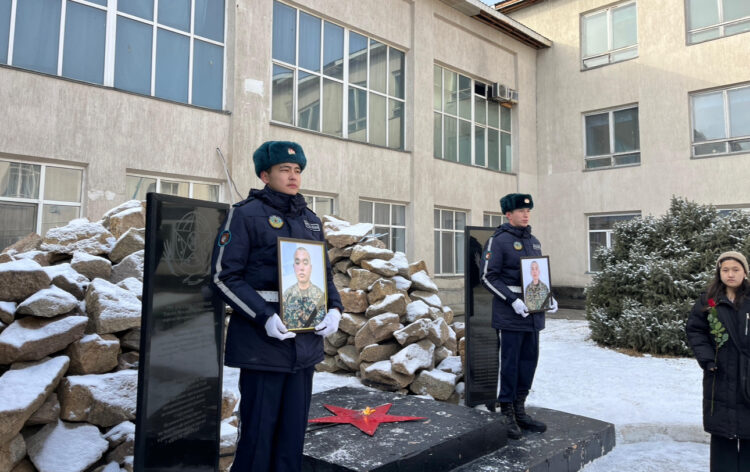 «Мәңгілік сапта»: В Нацгвардии почтили память героев, погибших во время Январских событий