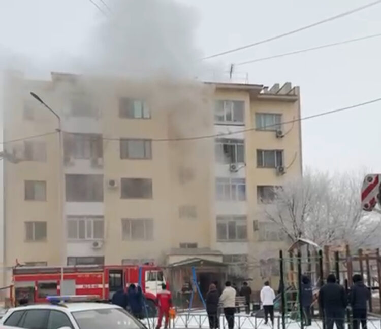 Пожарные спасли детей из задымлённого дома в Талдыкоргане