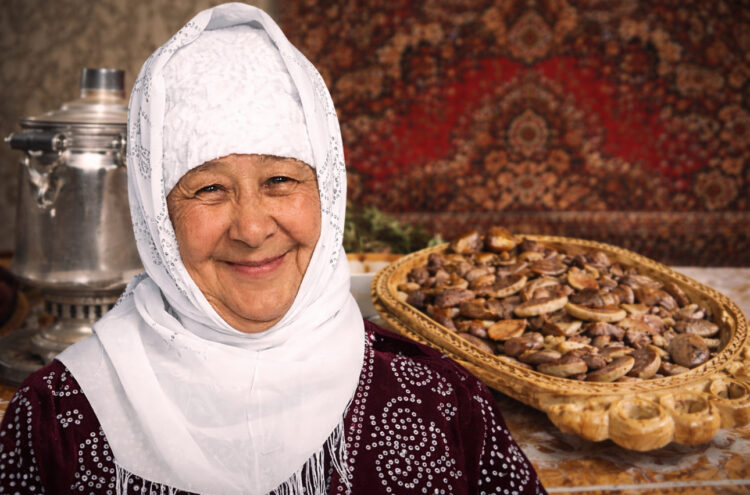 73-летняя бабушка из села Каспан стала блогером за две недели