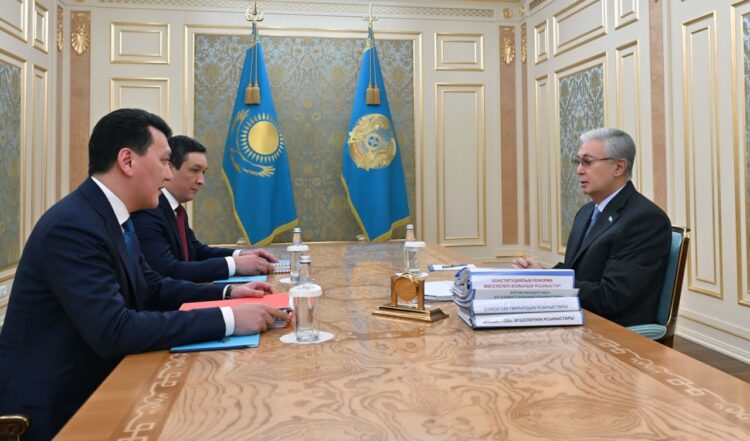 Токаев рассмотрел предложения по конституционной реформе