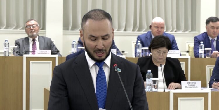 Айдарбек Ходжаназаров подчеркнул значимость конституционной реформы для эффективности государства