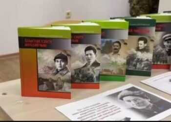 Жетысуские пограничники почтили память народного героя Бауыржана Момышулы