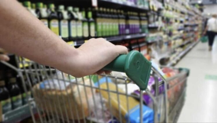 В Жетісу наказали владельца магазина за цены в рублях