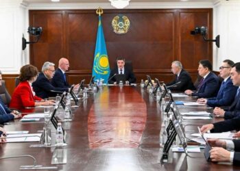 Бектенов потребовал от госаппарата внедрения смелых и инновационных решений во всех отраслях