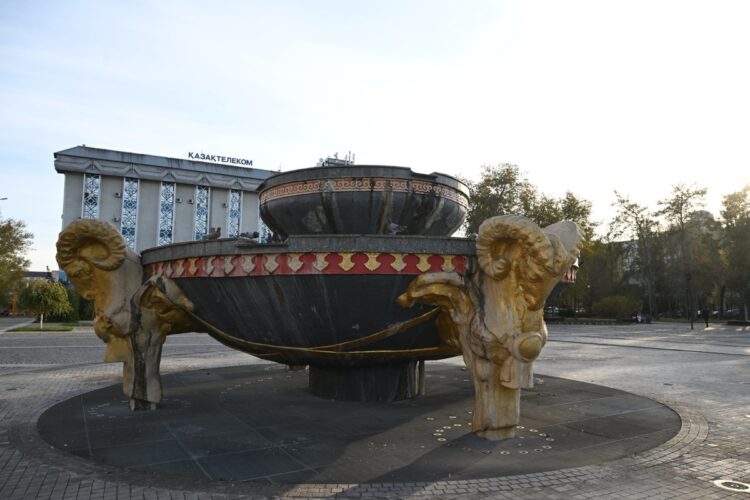 Философию воды и камня представляет фонтан Талдыкоргана