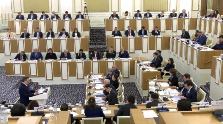 Три стратегические опоры конституционной реформы представил мажилисмен Серик Егизбаев