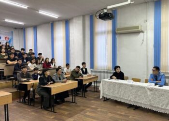 Студенты «Zhansugurov College» обсудили принципы честности с прокурором