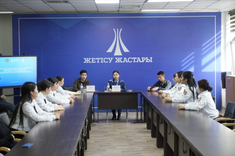 В Талдыкоргане молодежи разъяснили механизмы защиты прав женщин