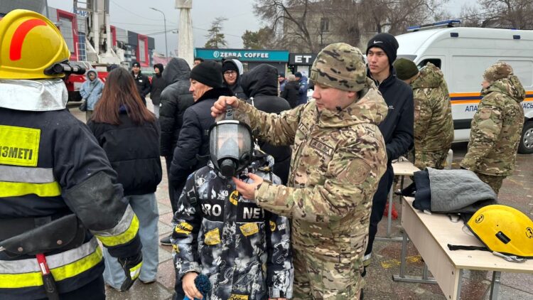 Жетысуские спасатели развернули масштабную выставку спецтехники