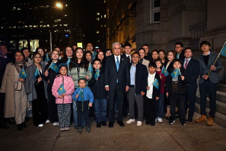 Глава государства встретился с соотечественниками в США