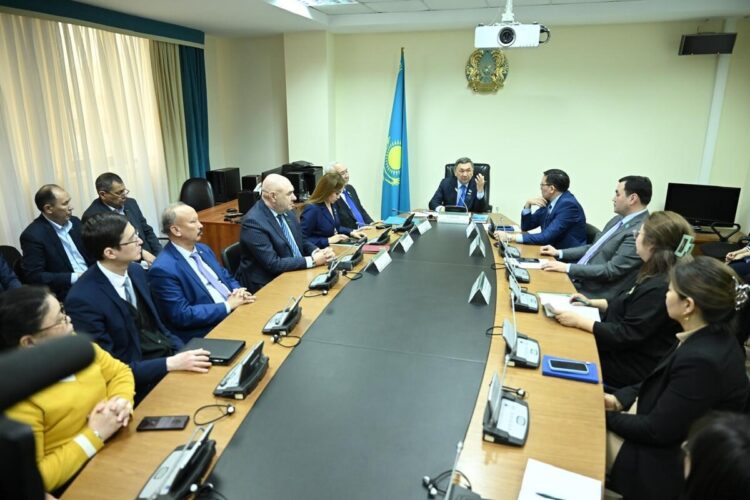 Члены партии «Ауыл» призвали к активному разъяснению норм новой Конституции