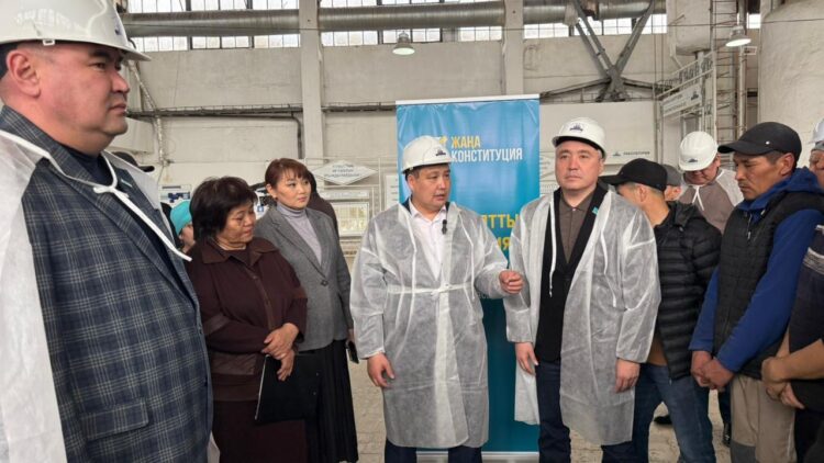 Проект новой Конституции разъяснили работникам Аксуского сахзавода